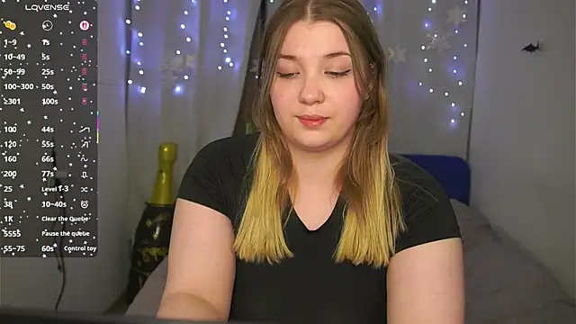 CuteSharloti's Live XXX Chat