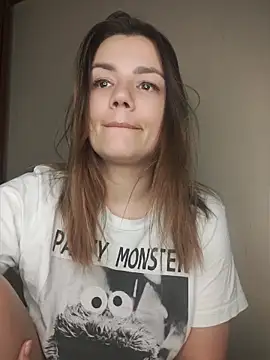 دردشة KrissSexi الجنسية المباشرة