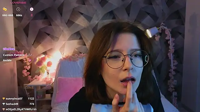 Pokazy przed kamerką – Mona_Looj