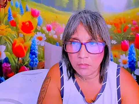 indianroxy Adlı Modelin Canlı XXX Sohbeti