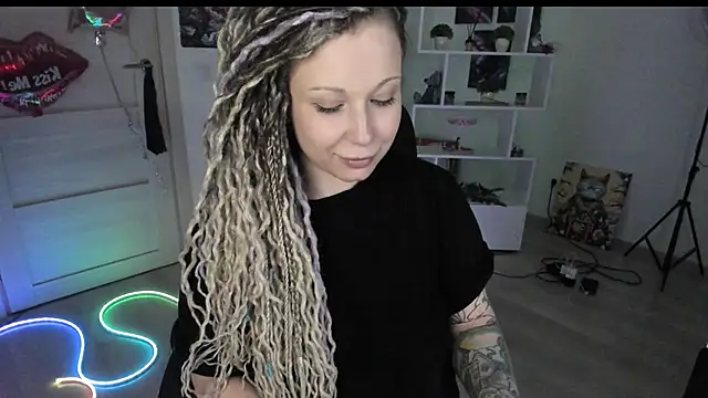 HoneySallyMoore Adlı Modelin Canlı XXX Sohbeti