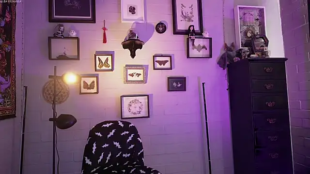 insania_9999_ Chat XXX in diretta