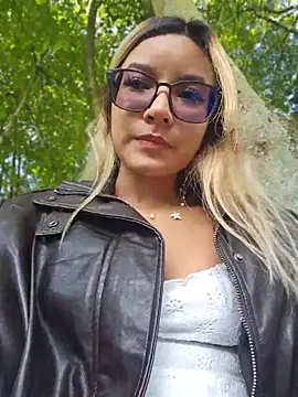 Pretty_roxxyy élő XXX-chatje