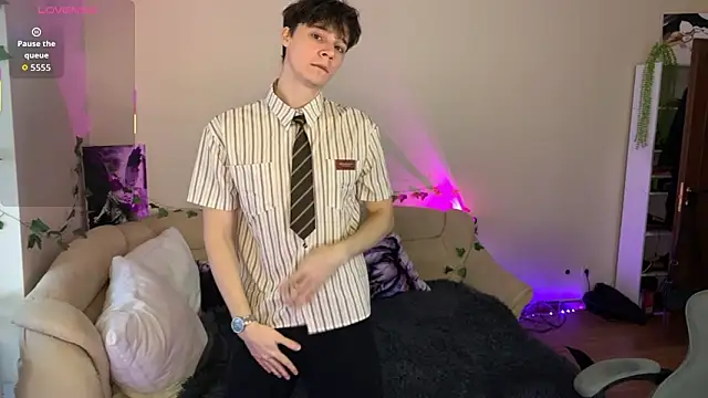 AnthonyCuutie Chat XXX in diretta