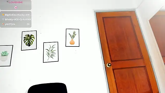 DomenicaW live XXX chat