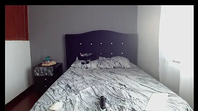 Emilia_1995 Adlı Modelin Web Kamerası Şovu