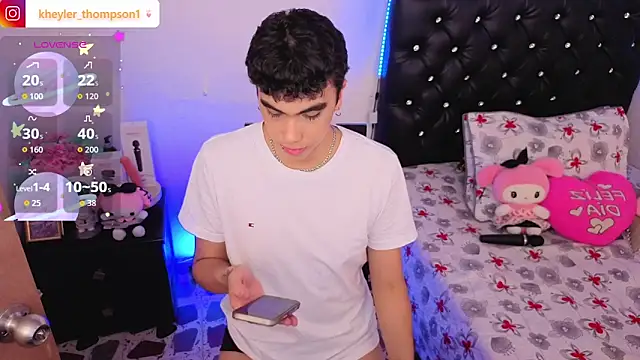 Kheyler_1's Live XXX Chat