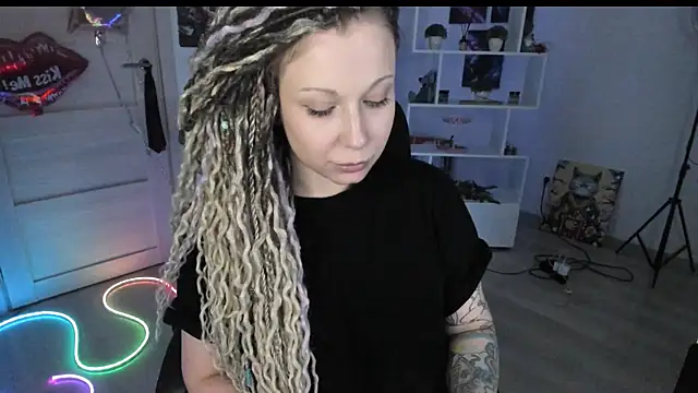 Chatroom XXX en direct de HoneySallyMoore