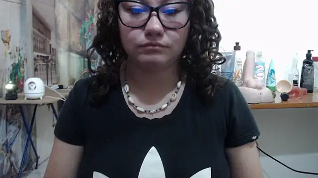 curly_greeneyed Adlı Modelin Canlı XXX Sohbeti