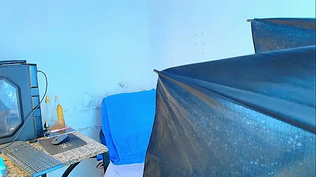 Oh_Tique Show in webcam