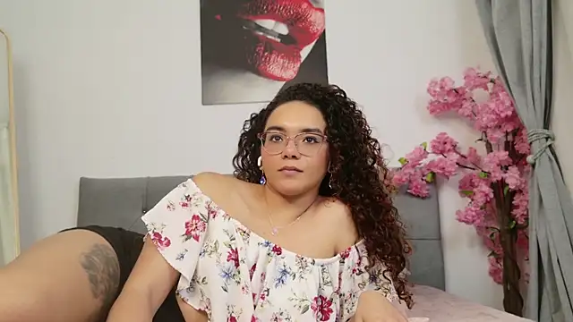 Taylor_Tina: διαδικτυακό σόου στην κάμερα