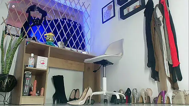 myla_sarah élő XXX-chatje