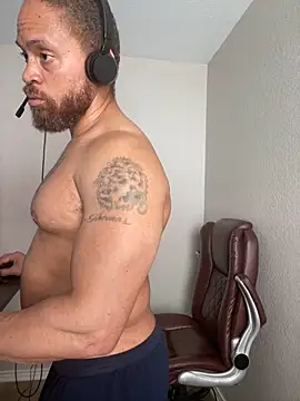 Fathero1time 即時 XXX 聊天