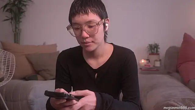 meganmei666 Adlı Modelin Canlı XXX Sohbeti