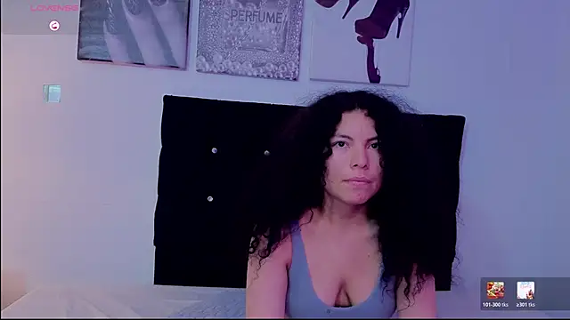 Zoe-yanin Adlı Modelin Canlı XXX Sohbeti