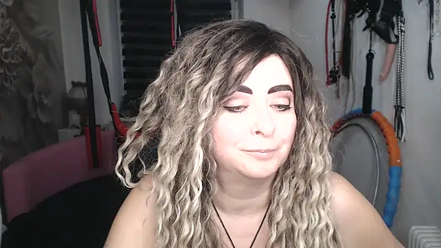 MISSwithDOLLS Adlı Modelin Canlı XXX Sohbeti