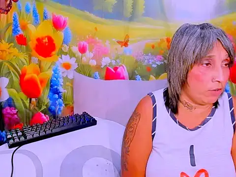 indianroxy's Live XXX Chat