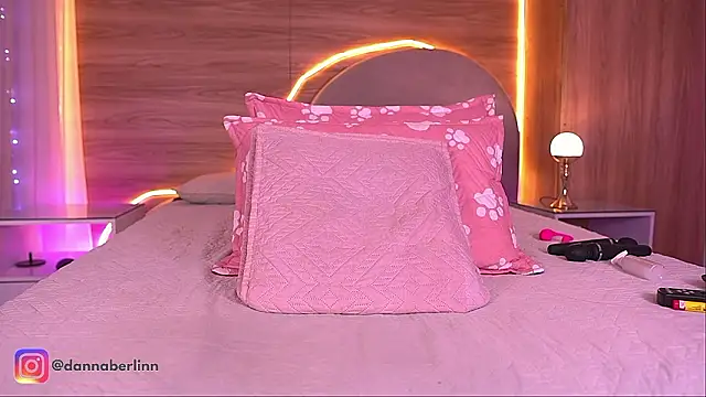 danna_berlin_ Adlı Modelin Canlı XXX Sohbeti