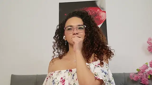 Taylor_Tina Show in webcam