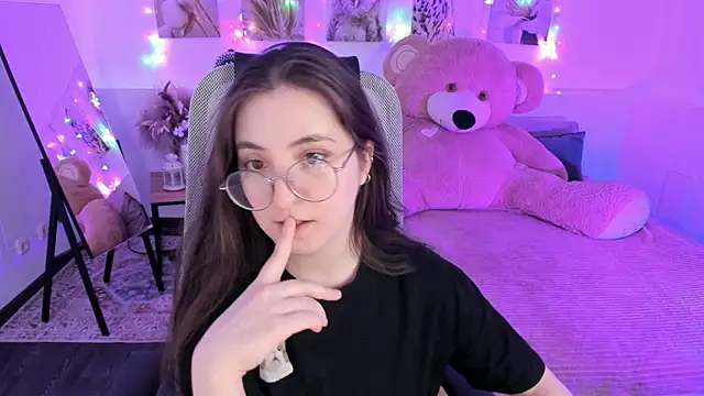 VirtuallVoyant's Live XXX Chat