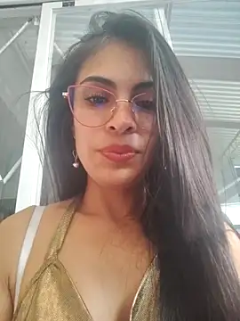 Astrid-- live XXX chat