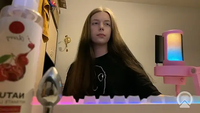 Show modela britneylovely na web-kameri