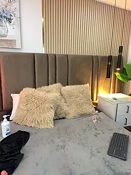 SaraLugo élő XXX-chatje