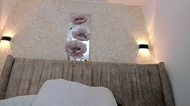 Chat +18 de thamiina_ ao vivo