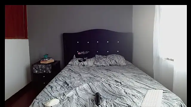 Emilia_1995 Live XXX-Chat