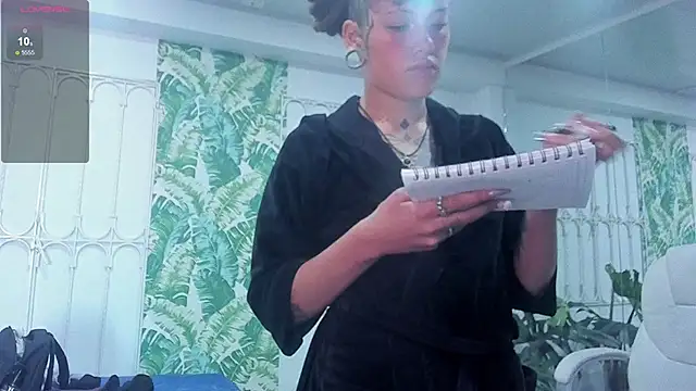 _sharlotte777 élő XXX-chatje