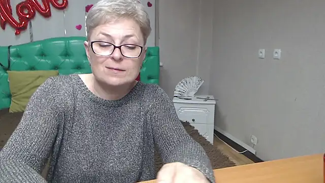 EmiliaGreen Live XXX chat