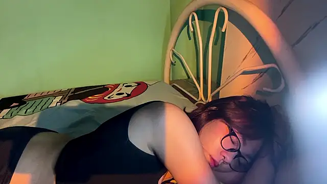 urhottie_lottie Show in webcam