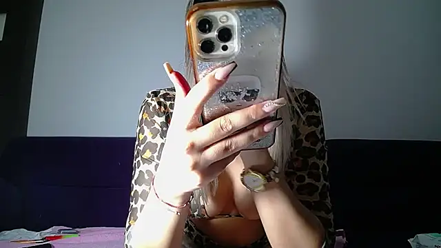 XXX chat uživo modela Julianna68