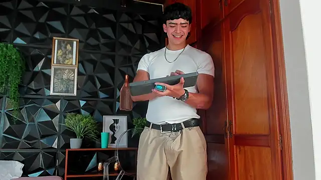 Živý XXX chat elliot_colton