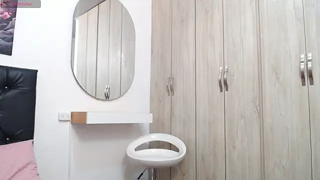 pinky_f00x Chat XXX in diretta