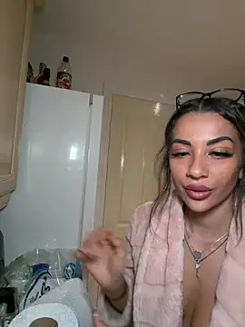 Badcrystal: διαδικτυακό σόου στην κάμερα