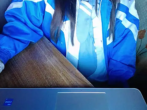 maian_love Show in webcam