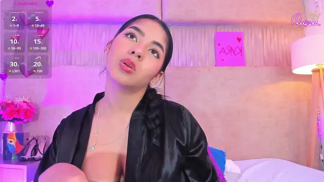 Pokazy przed kamerką – _kyraa_