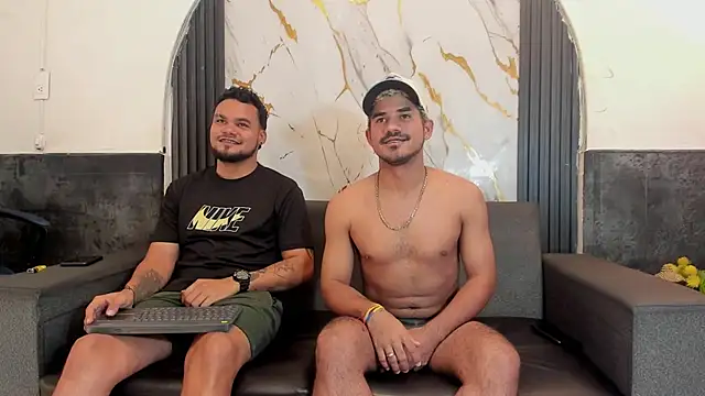 Latins_on_fire's Live XXX Chat