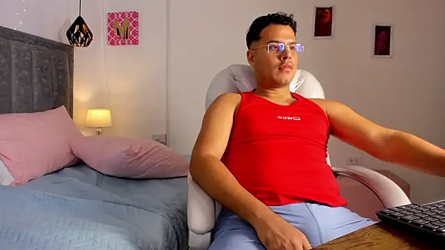 Chat +18 de Liam_ruse ao vivo