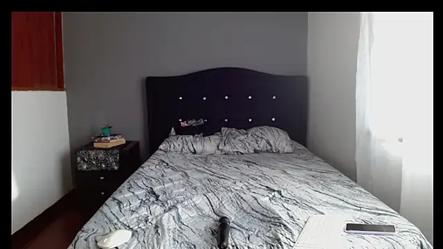 Emilia_1995 Chat XXX in diretta