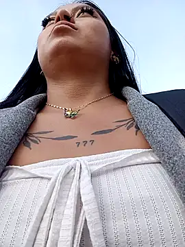 LunaHot_777 Chat XXX in diretta