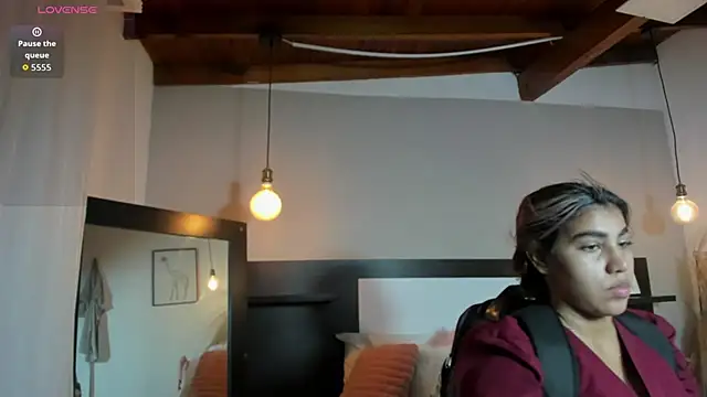 Chat +18 de ZarahFoxx ao vivo