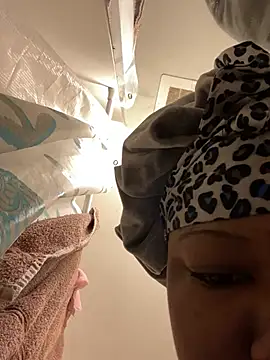 DamnBubbles: διαδικτυακό σόου στην κάμερα