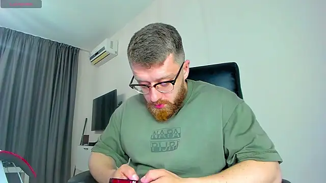 Findom_guy élő XXX-chatje