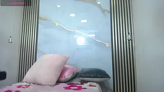 Miah-Princess 现场XXX聊天