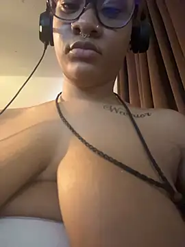 nickytheehawtie Chat XXX in diretta