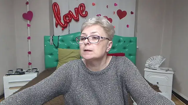 EmiliaGree Adlı Modelin Canlı XXX Sohbeti