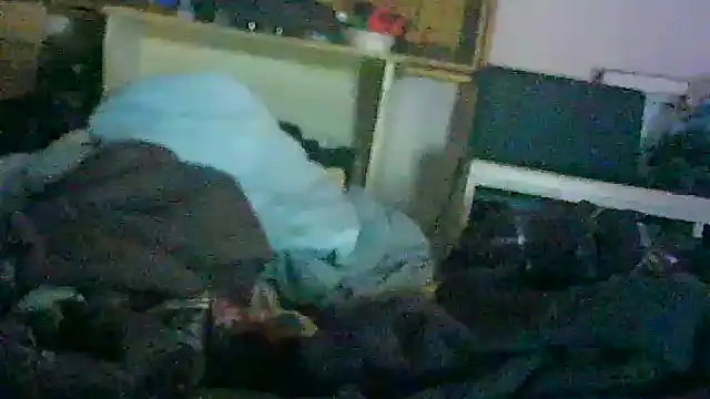 GUAPAN3S3_FIR3: διαδικτυακό σόου στην κάμερα