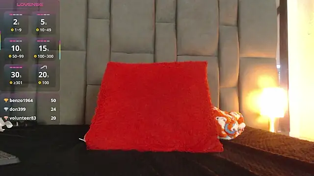 Chat +18 de SELENA_BIGBOOBS ao vivo